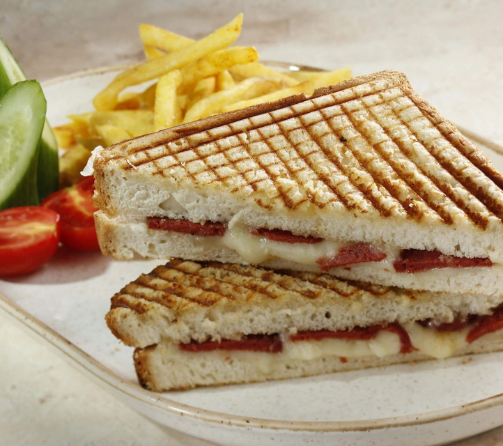 Sucuklu Tost